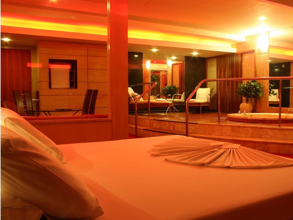 Motel Sunny (Adults Only) เบโลโอรีซอนชี ภายนอก รูปภาพ