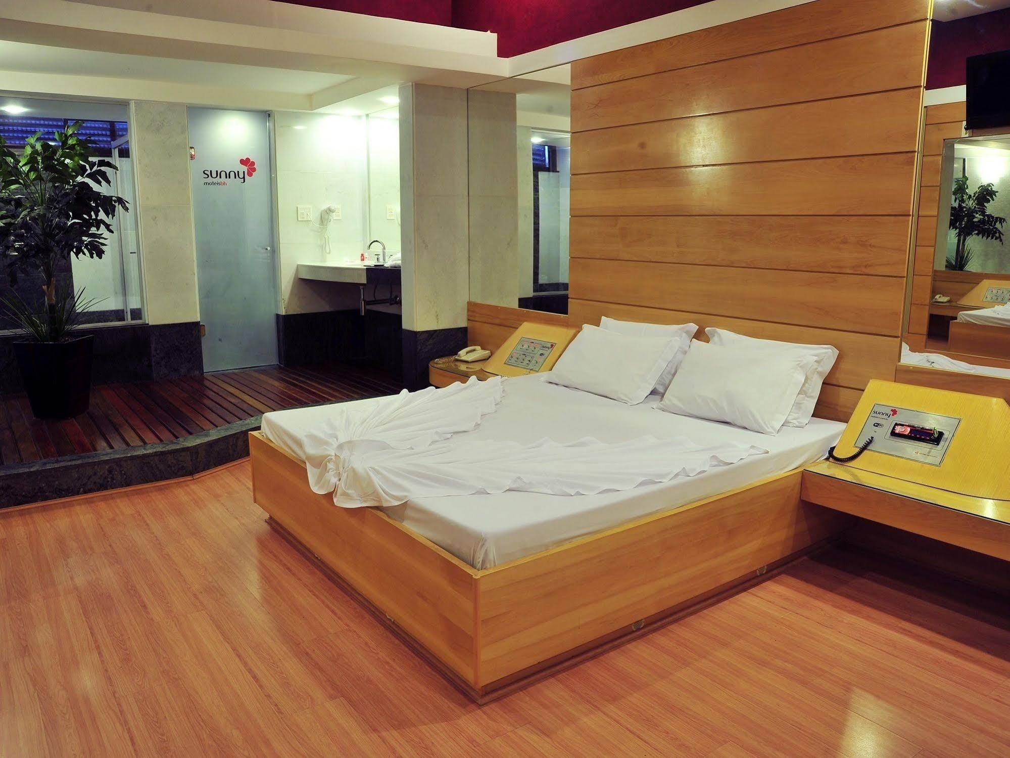 Motel Sunny (Adults Only) เบโลโอรีซอนชี ภายนอก รูปภาพ
