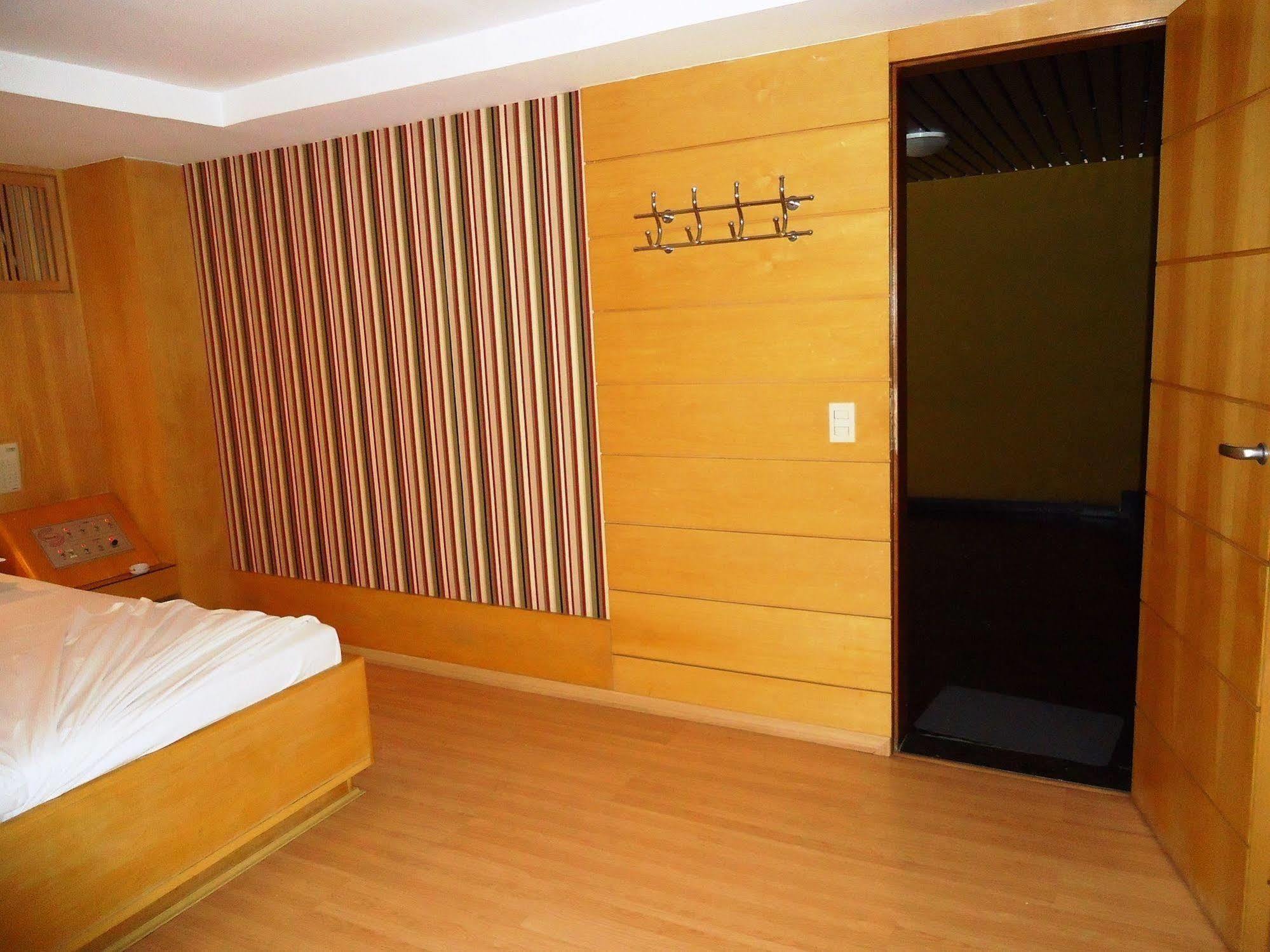 Motel Sunny (Adults Only) เบโลโอรีซอนชี ภายนอก รูปภาพ