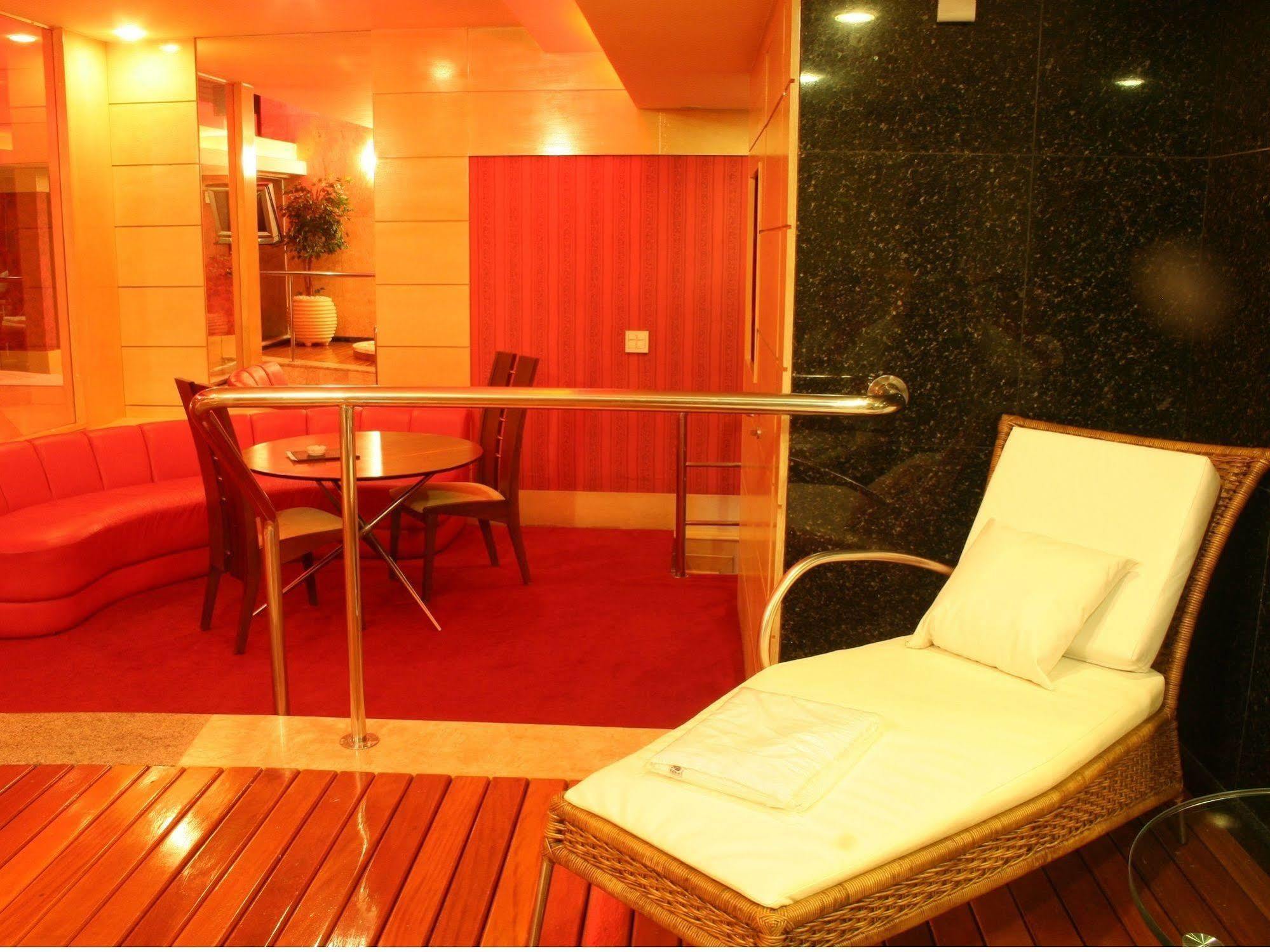 Motel Sunny (Adults Only) เบโลโอรีซอนชี ภายนอก รูปภาพ